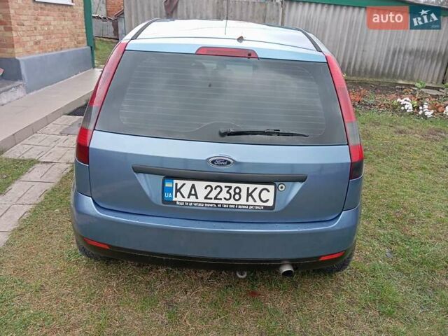 Синий Форд Фиеста, объемом двигателя 1.4 л и пробегом 329 тыс. км за 3800 $, фото 2 на Automoto.ua