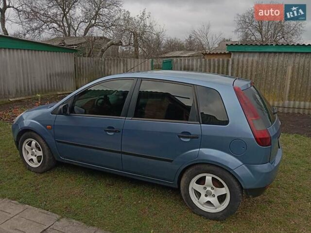 Синий Форд Фиеста, объемом двигателя 1.4 л и пробегом 329 тыс. км за 3800 $, фото 4 на Automoto.ua