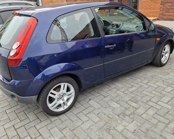 Синий Форд Фиеста, объемом двигателя 1.3 л и пробегом 150 тыс. км за 3400 $, фото 1 на Automoto.ua