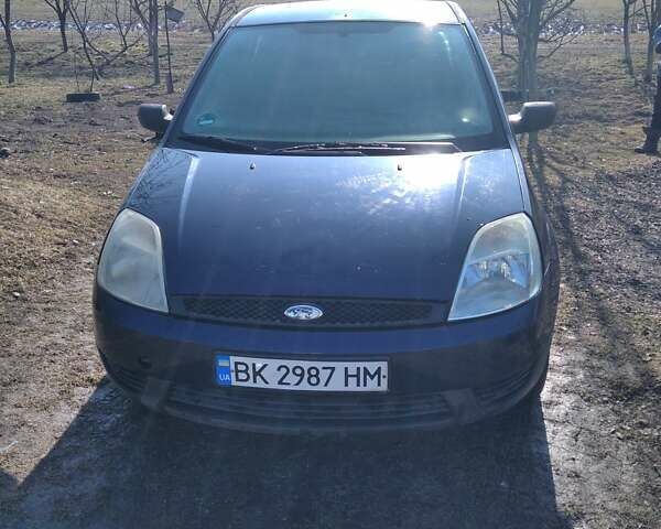 Синій Форд Фієста, об'ємом двигуна 1.3 л та пробігом 221 тис. км за 3600 $, фото 1 на Automoto.ua