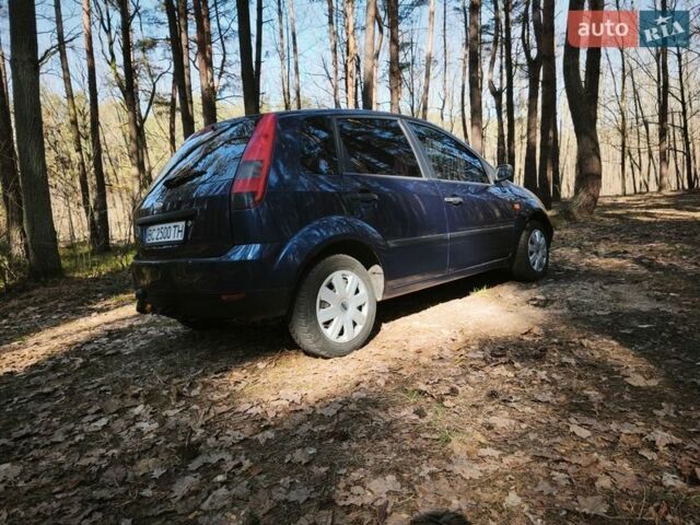 Синий Форд Фиеста, объемом двигателя 1.3 л и пробегом 228 тыс. км за 3333 $, фото 2 на Automoto.ua