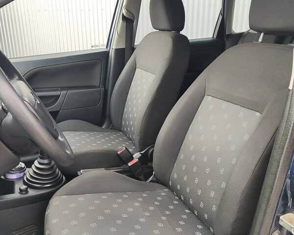 Синий Форд Фиеста, объемом двигателя 1.3 л и пробегом 130 тыс. км за 3700 $, фото 12 на Automoto.ua