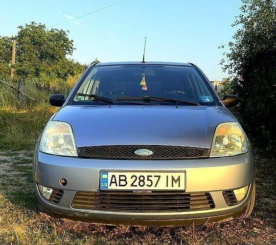 Синий Форд Фиеста, объемом двигателя 1.3 л и пробегом 218 тыс. км за 3500 $, фото 2 на Automoto.ua