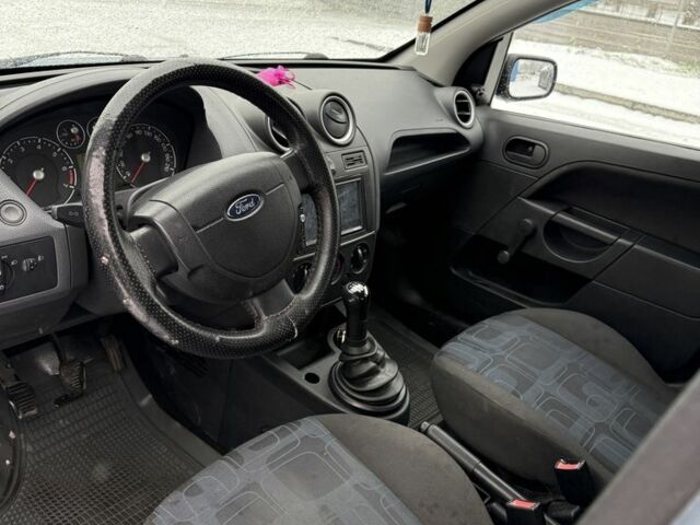 Синий Форд Фиеста, объемом двигателя 1.2 л и пробегом 279 тыс. км за 2750 $, фото 10 на Automoto.ua