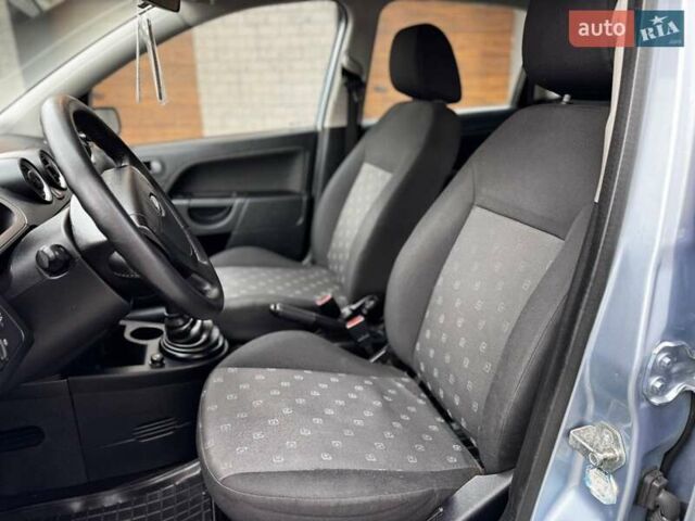 Синий Форд Фиеста, объемом двигателя 1.3 л и пробегом 175 тыс. км за 3650 $, фото 30 на Automoto.ua