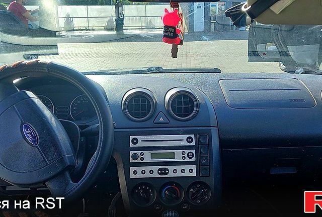 Синий Форд Фиеста, объемом двигателя 1.3 л и пробегом 217 тыс. км за 3600 $, фото 3 на Automoto.ua