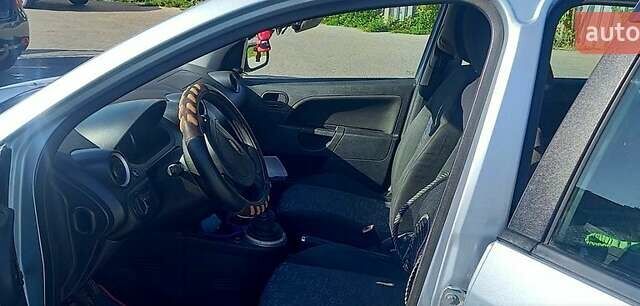 Синій Форд Фієста, об'ємом двигуна 1.3 л та пробігом 217 тис. км за 3600 $, фото 6 на Automoto.ua