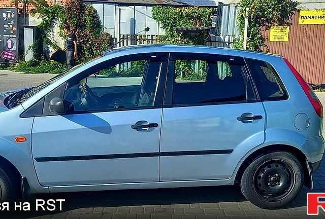 Синий Форд Фиеста, объемом двигателя 1.3 л и пробегом 217 тыс. км за 3600 $, фото 5 на Automoto.ua