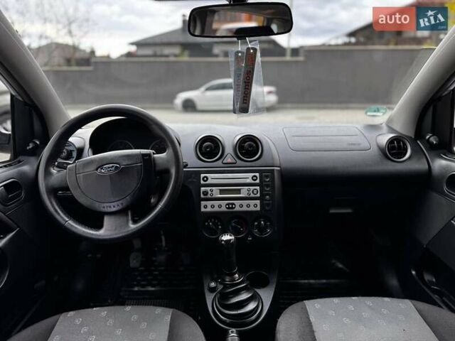 Синий Форд Фиеста, объемом двигателя 1.3 л и пробегом 175 тыс. км за 3650 $, фото 37 на Automoto.ua