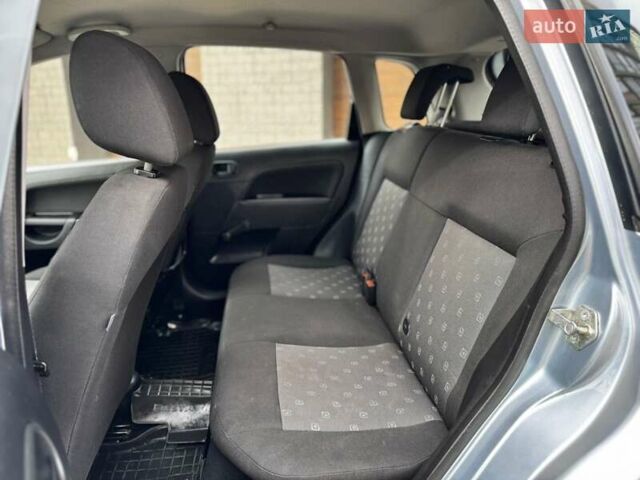 Синий Форд Фиеста, объемом двигателя 1.3 л и пробегом 175 тыс. км за 3650 $, фото 35 на Automoto.ua