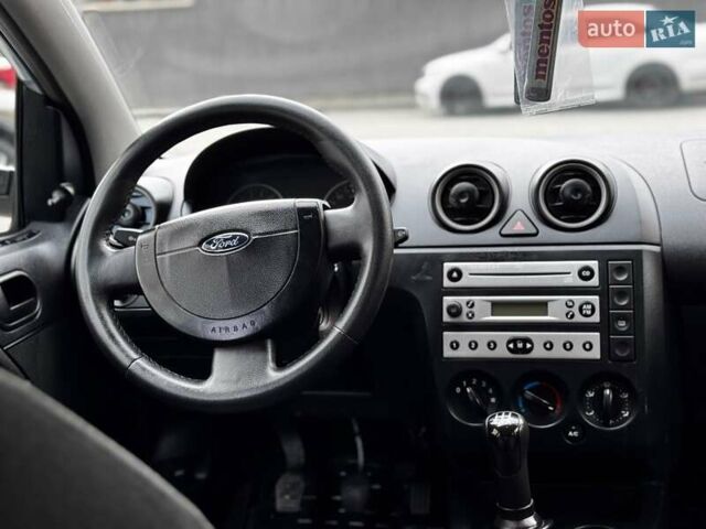 Синий Форд Фиеста, объемом двигателя 1.3 л и пробегом 175 тыс. км за 3650 $, фото 38 на Automoto.ua