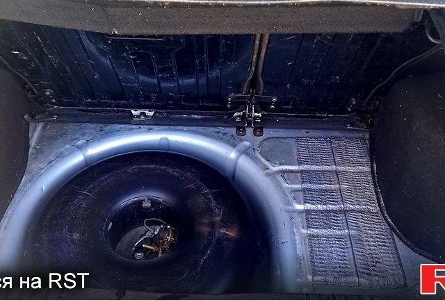 Синий Форд Фиеста, объемом двигателя 1.3 л и пробегом 217 тыс. км за 3600 $, фото 6 на Automoto.ua