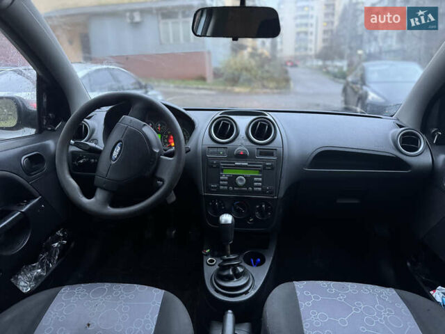Синій Форд Фієста, об'ємом двигуна 1.2 л та пробігом 250 тис. км за 1900 $, фото 8 на Automoto.ua