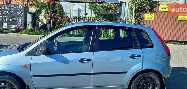 Синій Форд Фієста, об'ємом двигуна 1.3 л та пробігом 217 тис. км за 3600 $, фото 4 на Automoto.ua