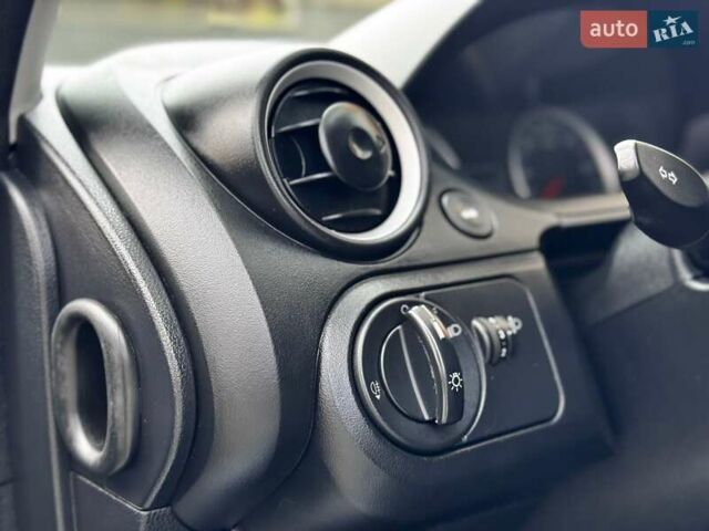 Синий Форд Фиеста, объемом двигателя 1.3 л и пробегом 175 тыс. км за 3650 $, фото 25 на Automoto.ua