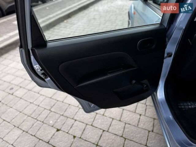 Синий Форд Фиеста, объемом двигателя 1.3 л и пробегом 175 тыс. км за 3650 $, фото 36 на Automoto.ua