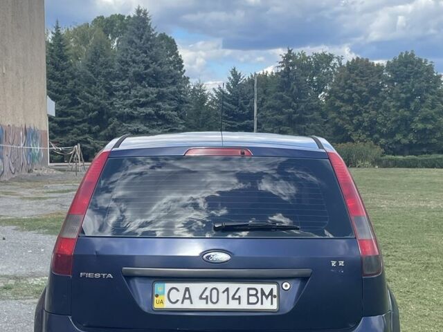 Синій Форд Фієста, об'ємом двигуна 1.3 л та пробігом 187 тис. км за 3500 $, фото 4 на Automoto.ua