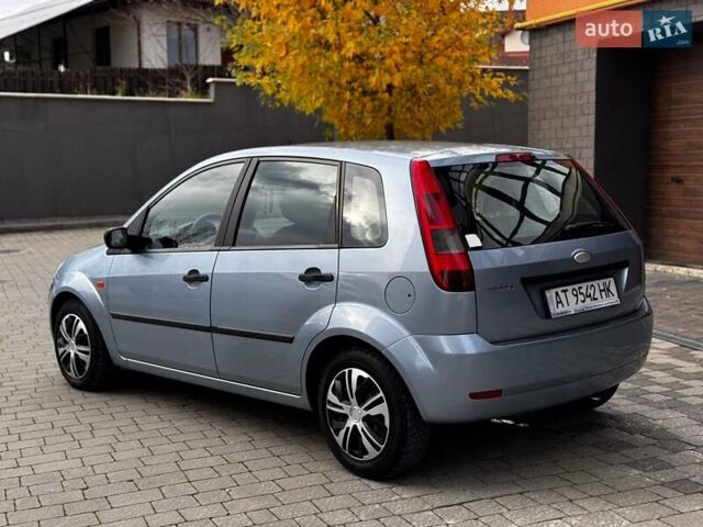 Синий Форд Фиеста, объемом двигателя 1.3 л и пробегом 175 тыс. км за 3650 $, фото 12 на Automoto.ua