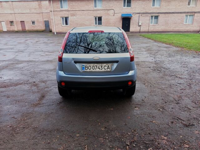 Синий Форд Фиеста, объемом двигателя 1.2 л и пробегом 300 тыс. км за 1900 $, фото 3 на Automoto.ua