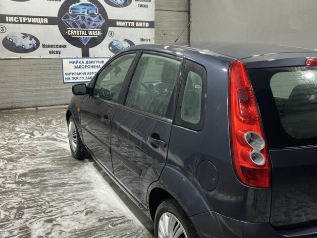Синій Форд Фієста, об'ємом двигуна 1.4 л та пробігом 210 тис. км за 4200 $, фото 4 на Automoto.ua