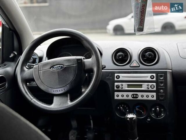 Синий Форд Фиеста, объемом двигателя 1.3 л и пробегом 175 тыс. км за 3650 $, фото 39 на Automoto.ua