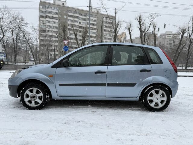 Синий Форд Фиеста, объемом двигателя 1.2 л и пробегом 279 тыс. км за 2750 $, фото 5 на Automoto.ua