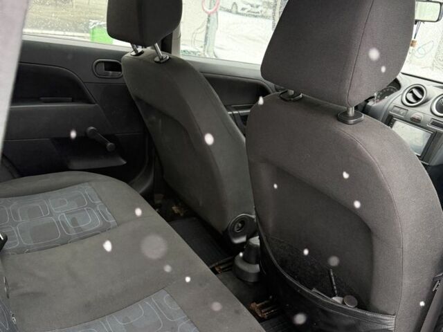 Синий Форд Фиеста, объемом двигателя 1.2 л и пробегом 279 тыс. км за 2750 $, фото 11 на Automoto.ua