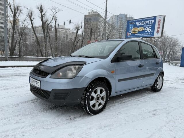Синий Форд Фиеста, объемом двигателя 1.2 л и пробегом 279 тыс. км за 2750 $, фото 2 на Automoto.ua