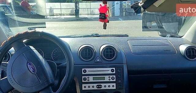 Синій Форд Фієста, об'ємом двигуна 1.3 л та пробігом 217 тис. км за 3600 $, фото 2 на Automoto.ua