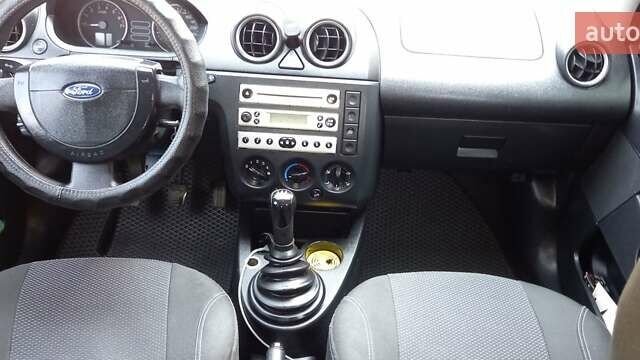Синій Форд Фієста, об'ємом двигуна 1.3 л та пробігом 303 тис. км за 3100 $, фото 15 на Automoto.ua