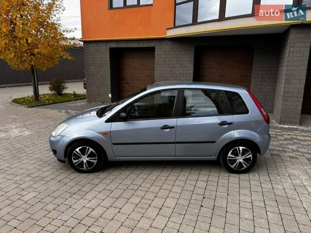 Синий Форд Фиеста, объемом двигателя 1.3 л и пробегом 175 тыс. км за 3650 $, фото 14 на Automoto.ua