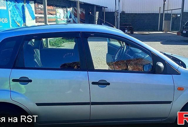 Синий Форд Фиеста, объемом двигателя 1.3 л и пробегом 217 тыс. км за 3600 $, фото 2 на Automoto.ua