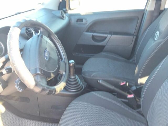 Синий Форд Фиеста, объемом двигателя 1.3 л и пробегом 310 тыс. км за 2850 $, фото 11 на Automoto.ua