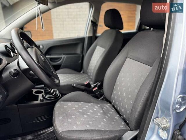 Синий Форд Фиеста, объемом двигателя 1.3 л и пробегом 175 тыс. км за 3650 $, фото 28 на Automoto.ua