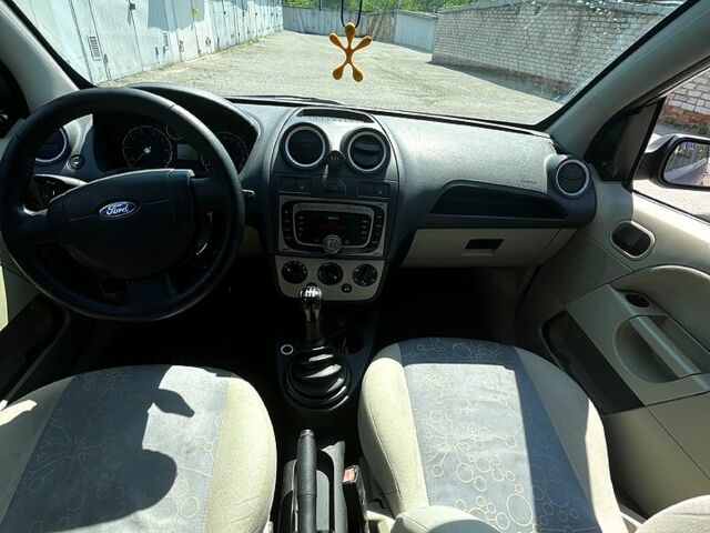 Синій Форд Фієста, об'ємом двигуна 1.2 л та пробігом 260 тис. км за 3150 $, фото 4 на Automoto.ua