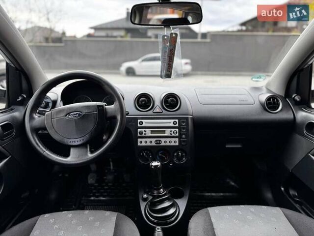 Синий Форд Фиеста, объемом двигателя 1.3 л и пробегом 175 тыс. км за 3650 $, фото 40 на Automoto.ua