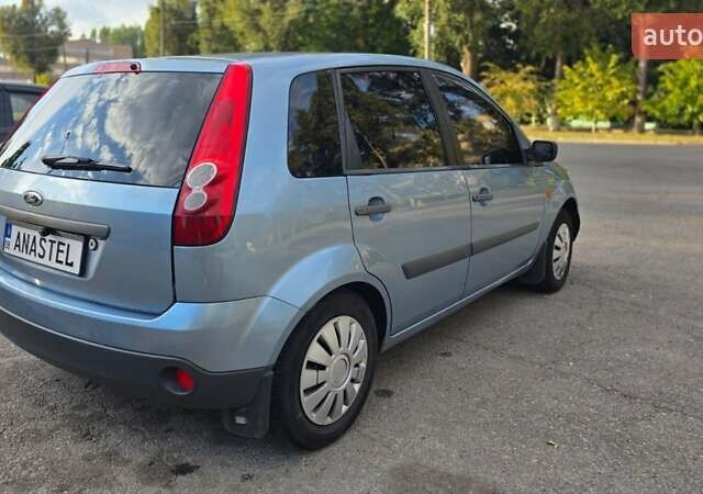 Синий Форд Фиеста, объемом двигателя 1.4 л и пробегом 256 тыс. км за 3800 $, фото 3 на Automoto.ua