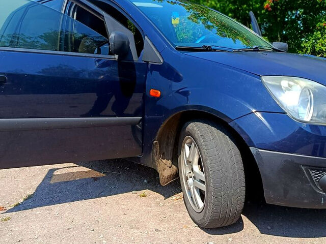 Синий Форд Фиеста, объемом двигателя 1.4 л и пробегом 194 тыс. км за 3500 $, фото 3 на Automoto.ua