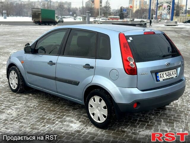 Синий Форд Фиеста, объемом двигателя 1.2 л и пробегом 200 тыс. км за 3300 $, фото 3 на Automoto.ua