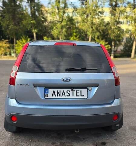 Синий Форд Фиеста, объемом двигателя 1.4 л и пробегом 256 тыс. км за 3800 $, фото 2 на Automoto.ua