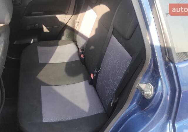 Синий Форд Фиеста, объемом двигателя 1.4 л и пробегом 226 тыс. км за 3600 $, фото 6 на Automoto.ua