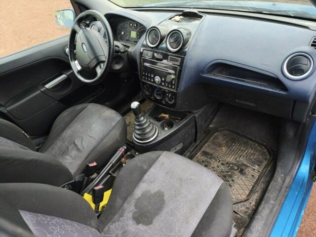 Синий Форд Фиеста, объемом двигателя 1.4 л и пробегом 3 тыс. км за 2100 $, фото 4 на Automoto.ua