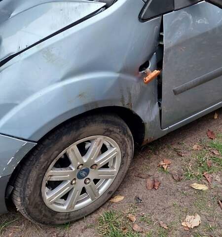 Синій Форд Фієста, об'ємом двигуна 1.3 л та пробігом 191 тис. км за 2000 $, фото 7 на Automoto.ua