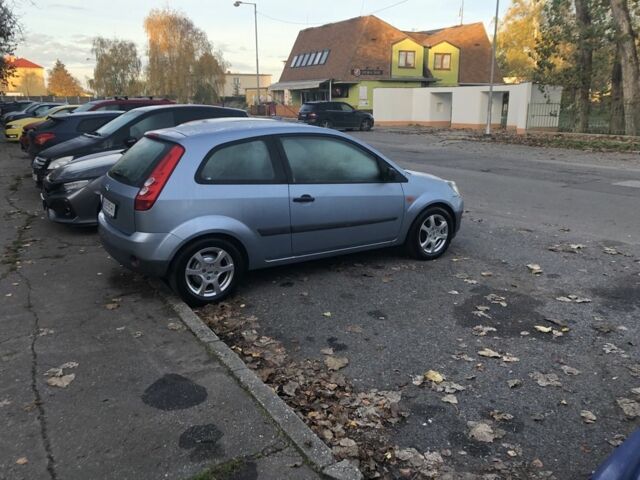 Синий Форд Фиеста, объемом двигателя 1.3 л и пробегом 240 тыс. км за 3500 $, фото 5 на Automoto.ua