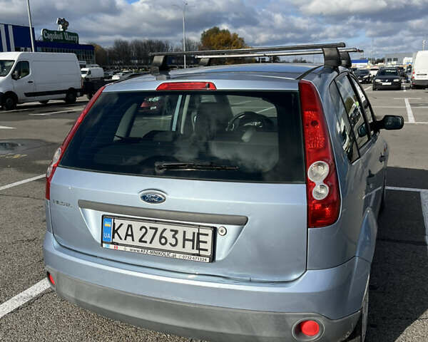 Синий Форд Фиеста, объемом двигателя 1.3 л и пробегом 170 тыс. км за 4300 $, фото 4 на Automoto.ua