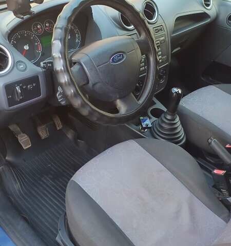 Синій Форд Фієста, об'ємом двигуна 1.24 л та пробігом 186 тис. км за 4500 $, фото 2 на Automoto.ua