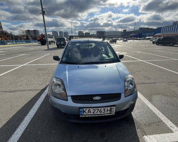 Синий Форд Фиеста, объемом двигателя 1.3 л и пробегом 170 тыс. км за 4300 $, фото 1 на Automoto.ua