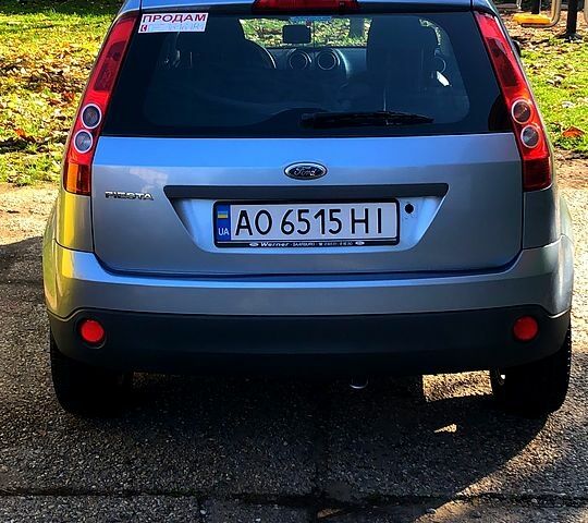 Синий Форд Фиеста, объемом двигателя 1.3 л и пробегом 240 тыс. км за 4000 $, фото 7 на Automoto.ua