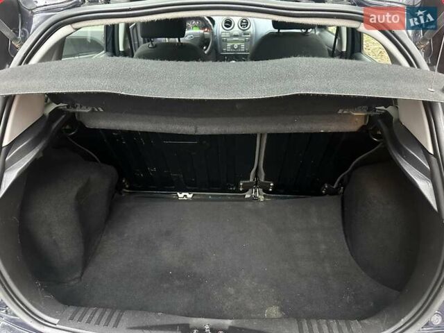 Синий Форд Фиеста, объемом двигателя 1.39 л и пробегом 252 тыс. км за 2900 $, фото 17 на Automoto.ua