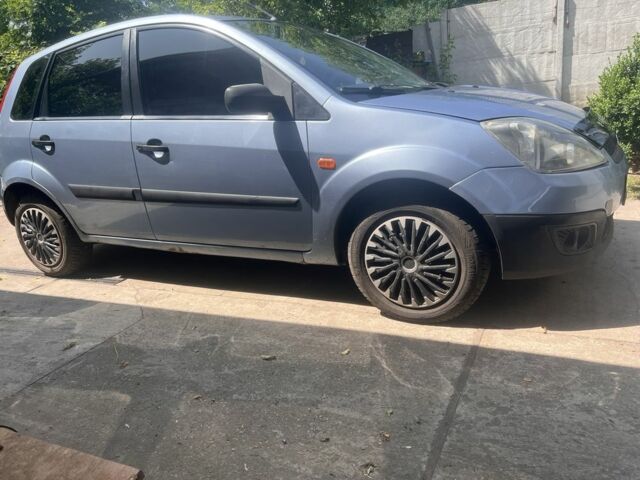 Синій Форд Фієста, об'ємом двигуна 1.3 л та пробігом 270 тис. км за 3400 $, фото 1 на Automoto.ua